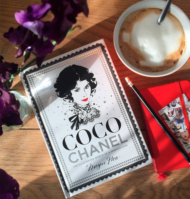 Capa de livro em homenagem a Coco Chanel