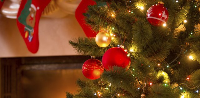 Como usar fitas de cetim na decoração de Natal
