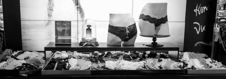Loja de lingerie com manequins