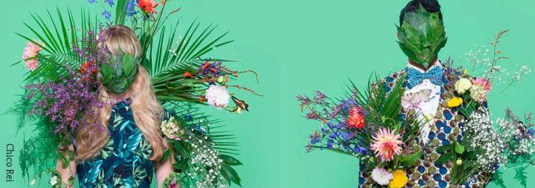Pessoas com árvores e flores na cabeça