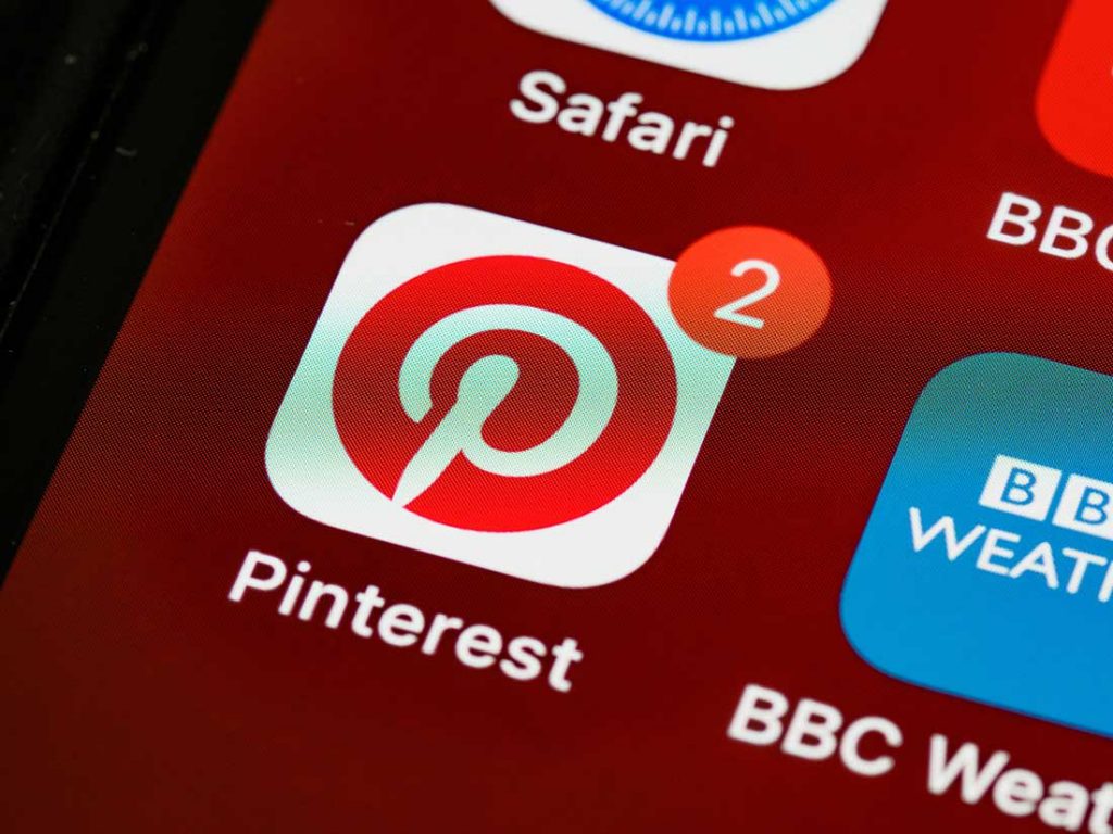 Recorte de tela de celular com o aplicativo Pinterest instalado