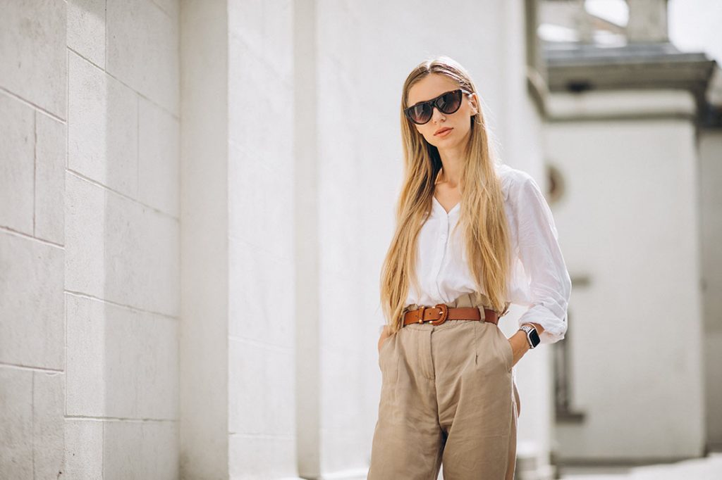 mulher bonita vestindo roupas no estilo de moda tradicional