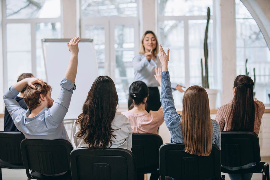 Equipe sendo treinada em customer experience