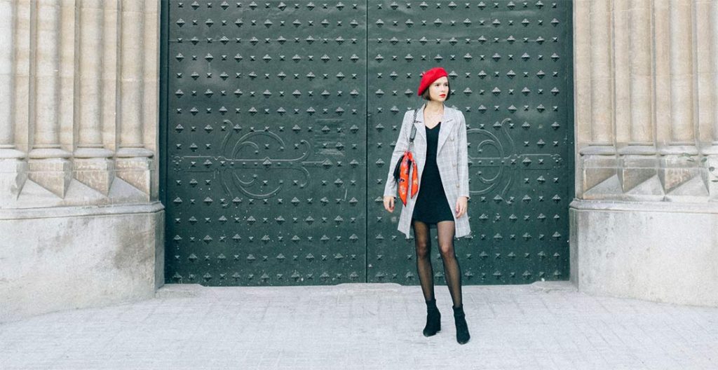 Mulher bem vestida no estilo vintage