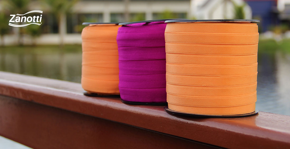 Carreteis de elásticos da cor do ano WGSN e suas combinações com cores vibrantes