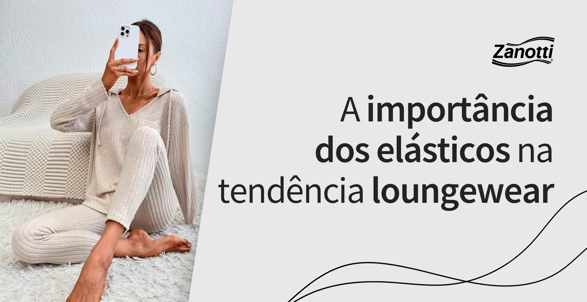 Mulher com celular com roupas dentro da tendência loungewear