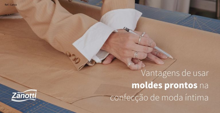 Pessoa usando molde para confecção de peças
